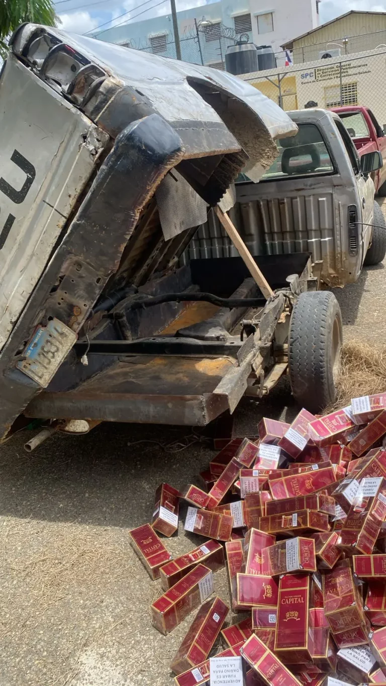 En dos camionetas encuentran contrabando de 217,800 cigarrillos