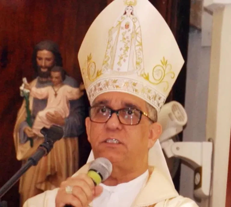 Arzobispo de Santiago denuncia carreteras y avenidas se han convertido en una selva peligrosa