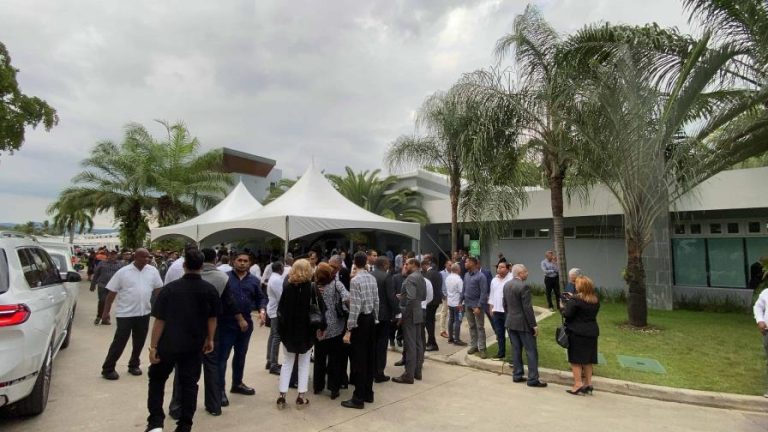 Exponen restos del hijo de Eduardo Estrella,en funeraria Fuente de Luz