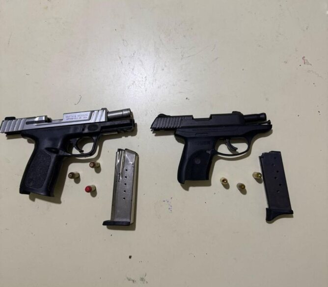 Policía Nacional arresta mujer y le ocupa dos pistolas sin documentos