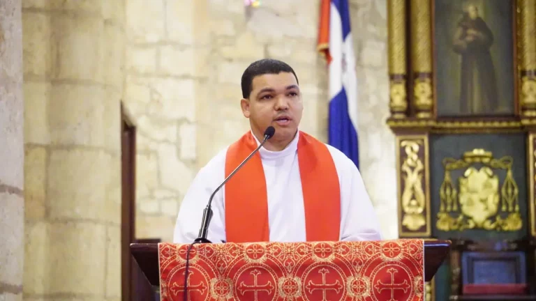 Sacerdote  denuncia las deficiencias del sistema de salud en República Dominicana