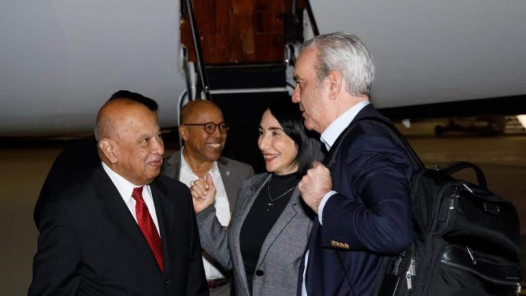 Pte Abinader llega a Roma para participar  hoy en  el funeral del Papa Francisco