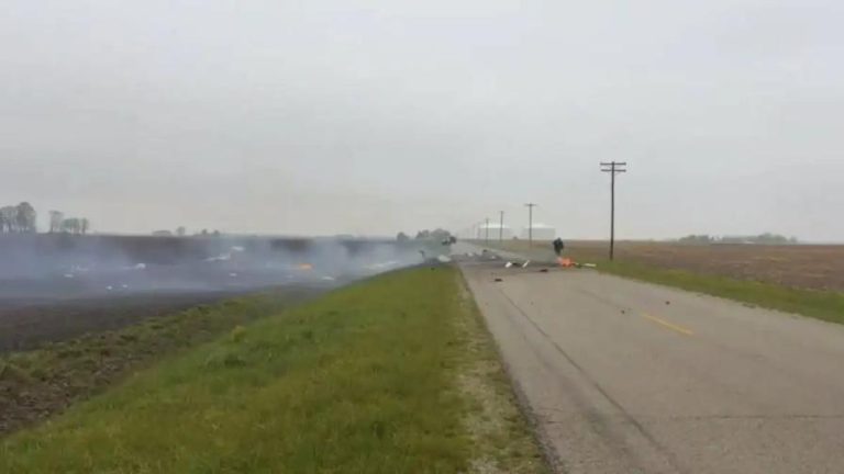 Avioneta pequeña se estrella  y deja cuatro muertos