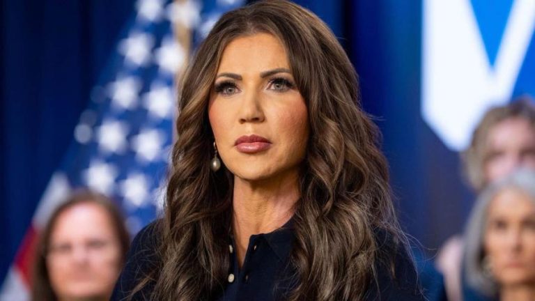 Roban el bolso de secretaria de Seguridad Nacional de EE. UU.