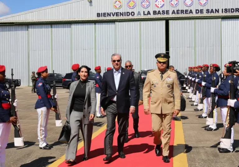 Pte Abinader sale al Vaticano , para asistir al funeral del Papa Francisco