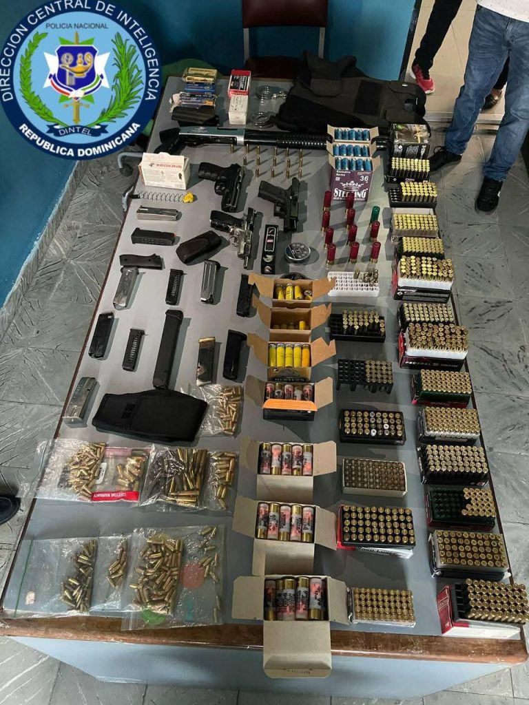 Apresan sujeto con armas de fuego ilegales y una gran cantidad de municiones