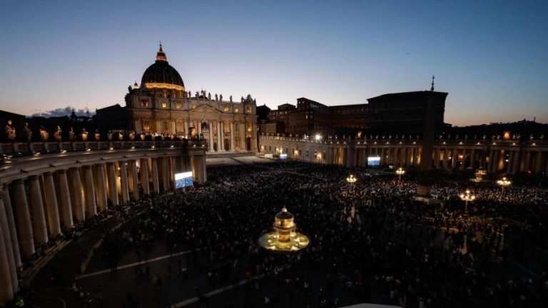 No hay papa tras la primera votación del cónclave
