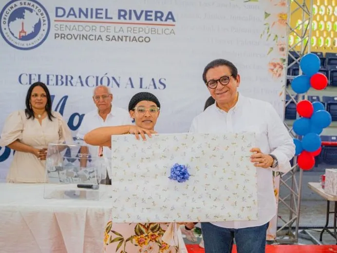 Senador Daniel Rivera celebra hoy el Día de las Madres junto a cientos de santiagueras