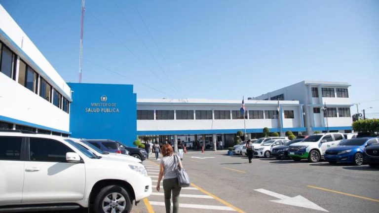 Salud Pública aclara cancelaciones a médicos