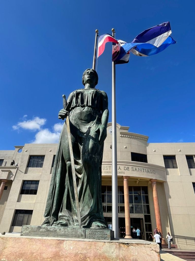 Condenan a 30 y 10 años de prisión a hombre y mujer integrantes de estructura criminal