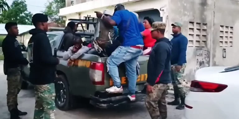 Interceptan vehículo con seis haitianos indocumentados