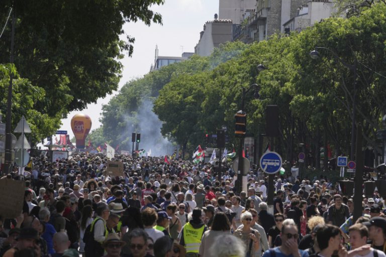 Cientos de detenidos en manifestaciones en Francia por el Día del Trabajador