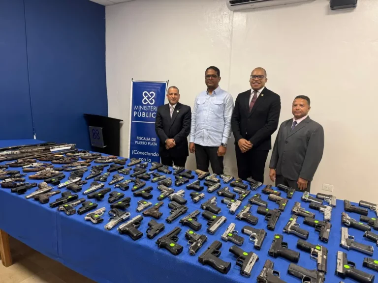 Fiscalía Puerto Plata entrega a Interior y Policia armas incautadas