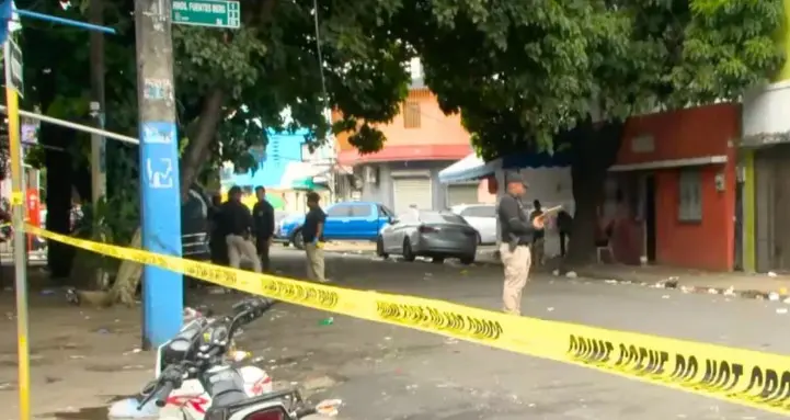 Investigan muertes de cinco en tiroteo de narcos