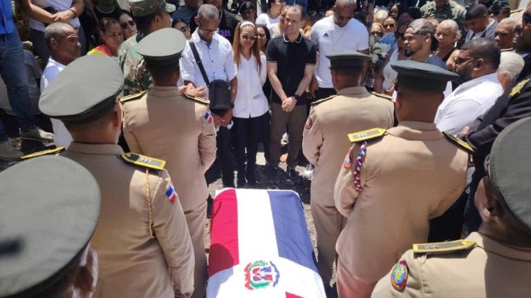 Villa Tapia despide a la capitana Alba María Montero