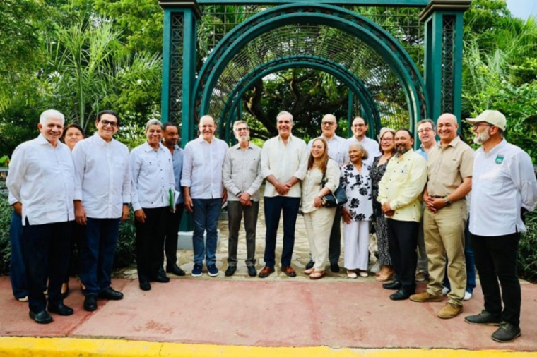 Presidente Abinader visita Jardín Botánico de Santiago