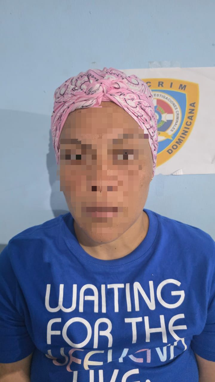 Policía  arresta mujer por sustraer 5 mil dólares de residencia