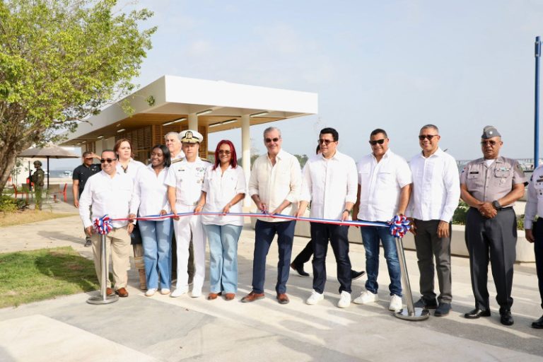 Pte Abinader inaugura varias obras en Samana