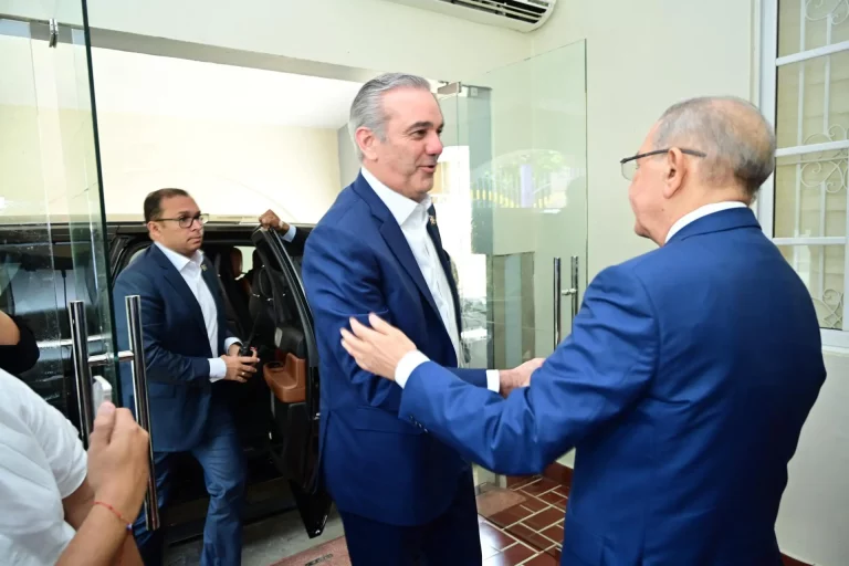 Pte Abinader y Medina se reúnen en la Casa del PLD