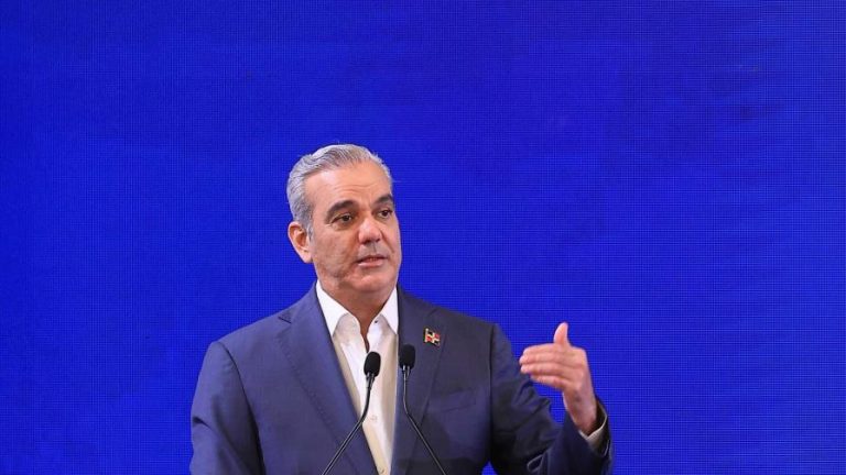 Pte Abinader informa gasto  en parturientas haitianas ha bajado de un 40 a un 45 % en hospitales