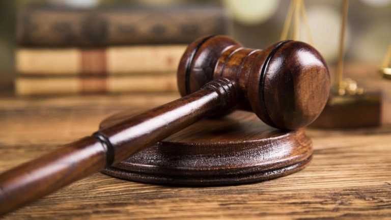 Libertad bajo fianza a ocho implicados en red de fraude bancario y robo de identidad
