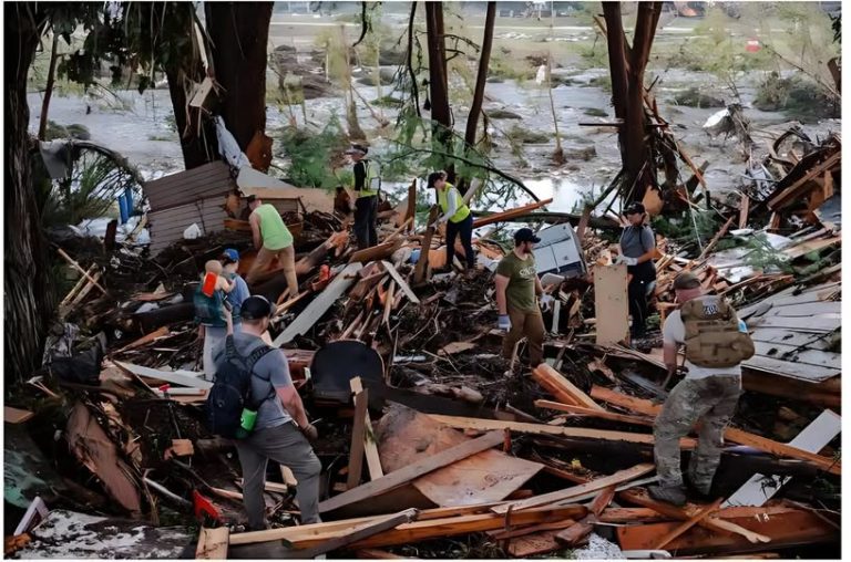 Aumentan a 68 los fallecidos tras inundaciones en Texas