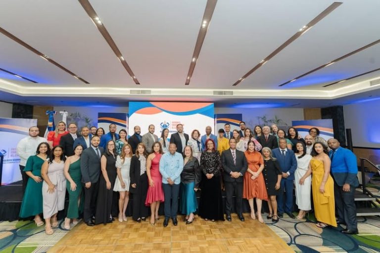 Instituto Oncológico Regional del Cibao celebra la primera promoción de médicos