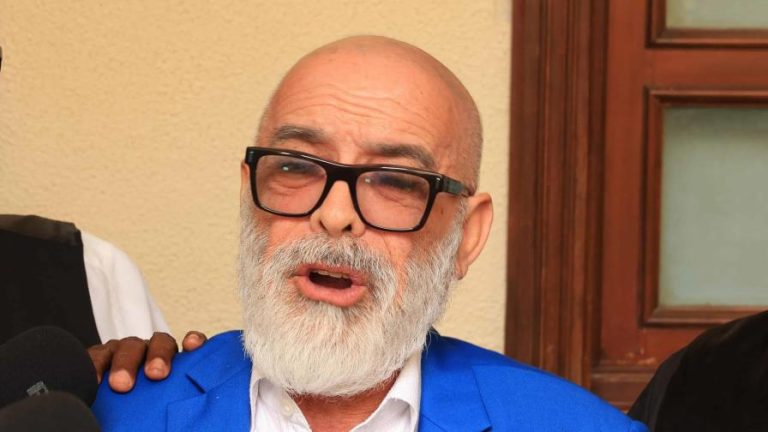 Retiran 11 querellas contra Ángel Martínez