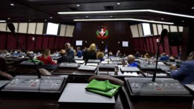 Diputados convierten en ley fusión de Hacienda y de Economía