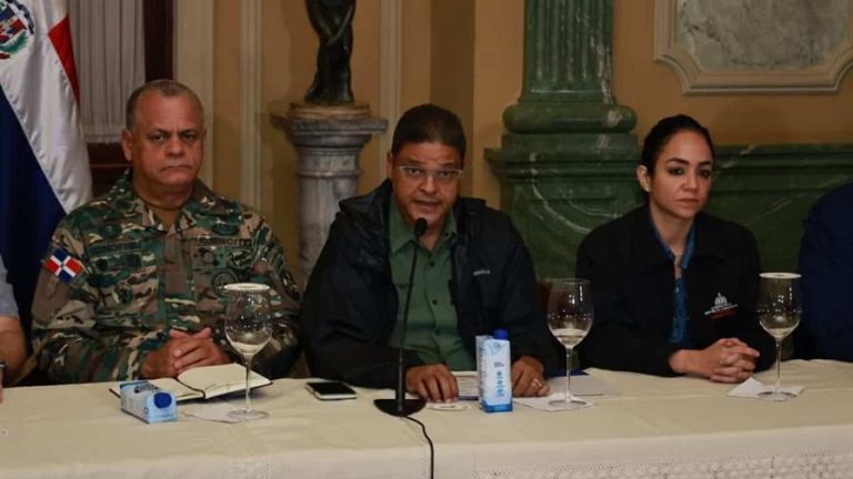 Mantienen cierre de labores públicas y privadas en provincias en alerta roja