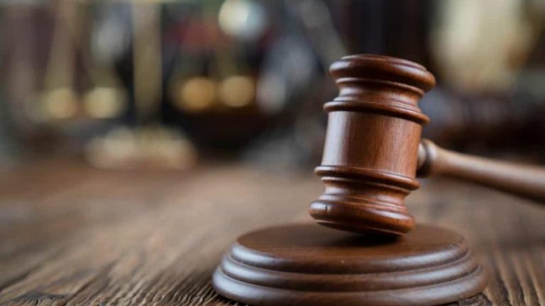 Condenan a 10 años de cárcel a profesor que abusó sexualmente de 13 estudiantes