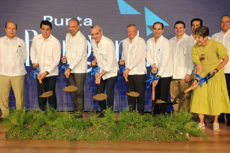 Pte Abinader inicia construccion hotel turistico en Puerto Plata