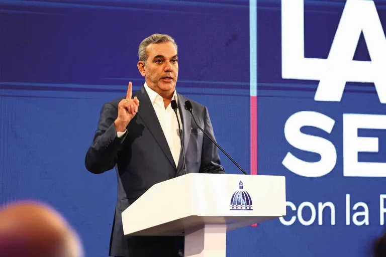 Pte  Abinader atribuye estabilidad del dólar a amplia disponibilidad de divisas