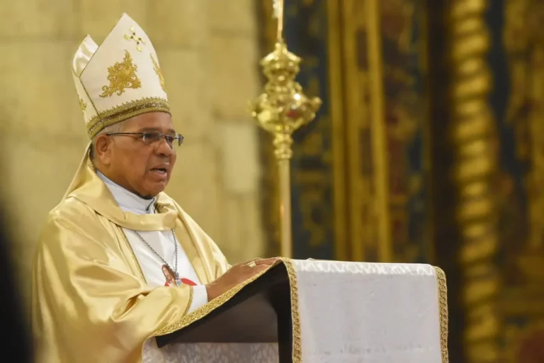 Monseñor Francisco Ozoria informa fue suspendido por mala administración