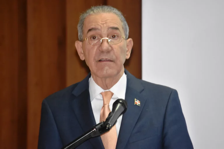 Dirigente del PRD  García Fermín califica irresponsable a Leonel y a Danilo