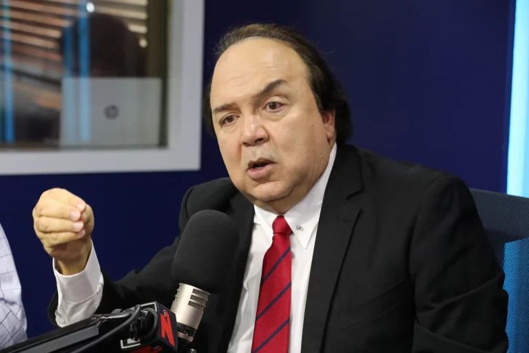 Vinicio Castillo advierte sobre alegada maniobra política