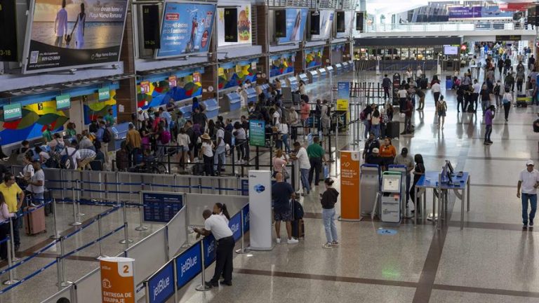 Vuelos cancelados desde y hacia RD este sábado por tormenta de nieve en EE. UU.