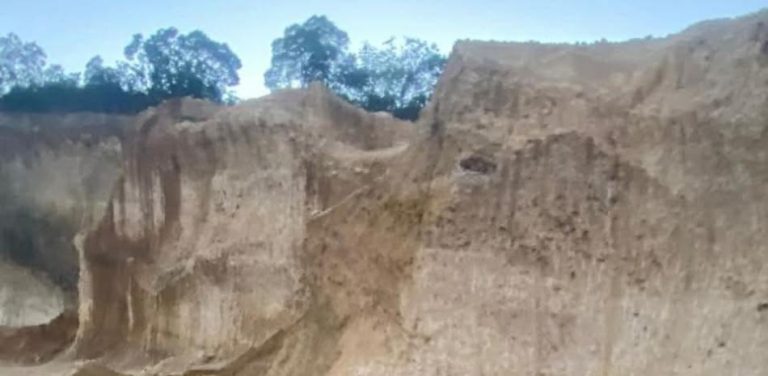 Padre e hijo mueren tras derrumbe en una mina de materiales