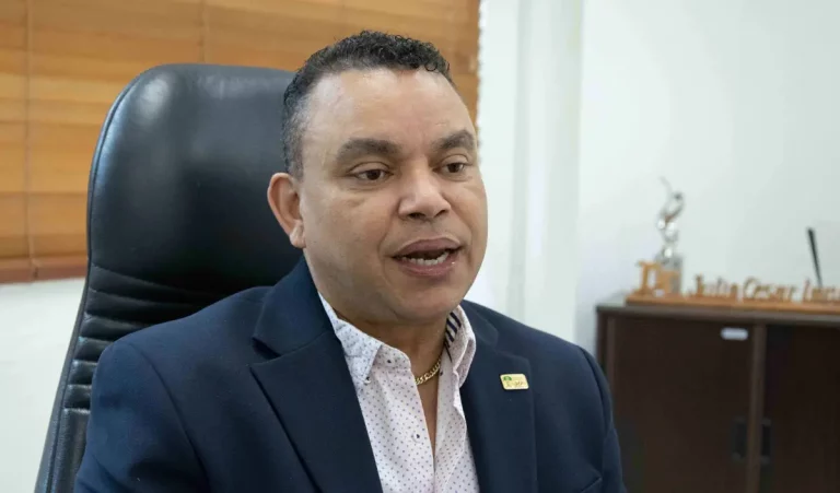 Abinader designa a Julio Landrón como director del Servicio Nacional de Salud