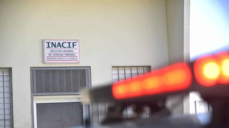 Mujer muere tras ser atacada por un toro que penetró a su casa