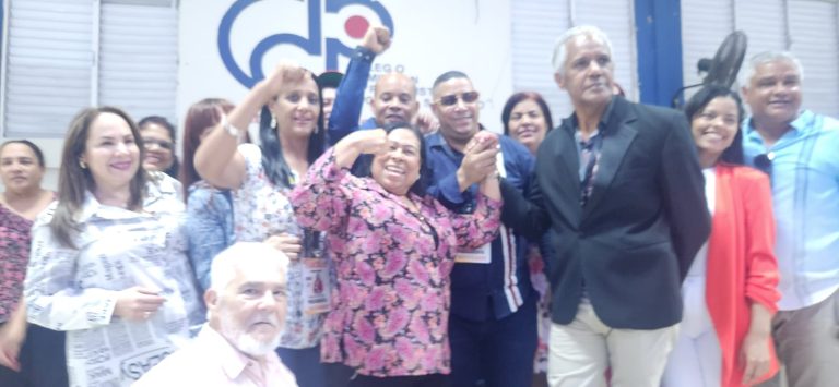 Agueda Alejo gana elecciones de la Asociacion de Locutores de Santiago