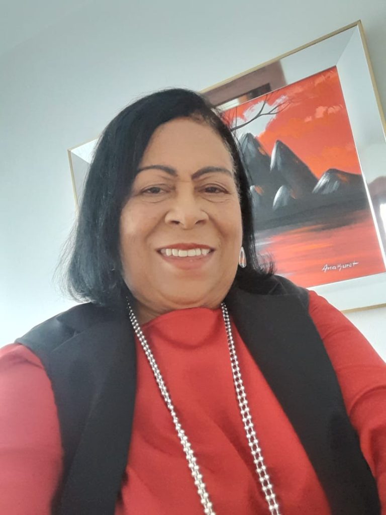 La reeleccion va en la Asociacion de Locutores de Santiago, con Agueda Alejo