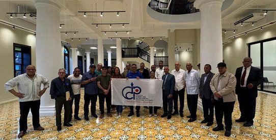 Grupo de periodistas del CDP Santiago vista al Centro Cultural Banreservas