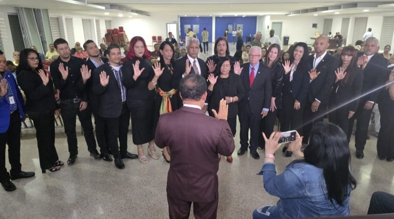 Águeda Alejo asume nuevamente presidencia de la Asociacion de Locutores de Santiago