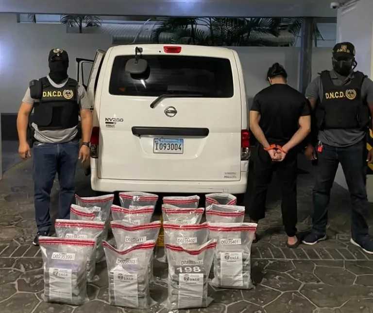 Confiscan 75 paquetes de cocaina