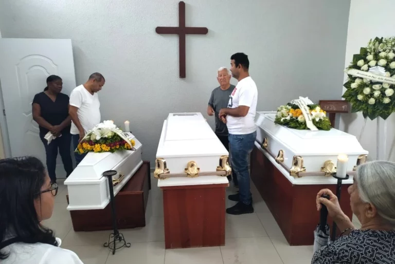 Mueren cuatro miembros de una familia en un accidente de transito