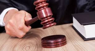 A 30 años de prisión  mujer que atropelló a tres jóvenes