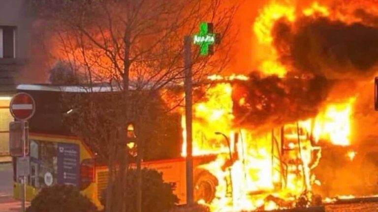 Autobús de pasajeros se incendia en Suiza, provocando 6 muertos