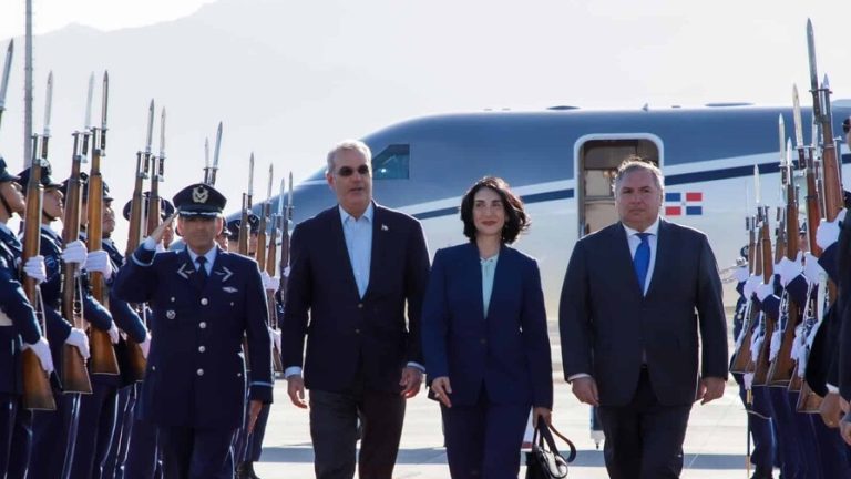 Abinader y su esposa Raquel Arbaje estan en Chile para la investidura de José Antonio Kast