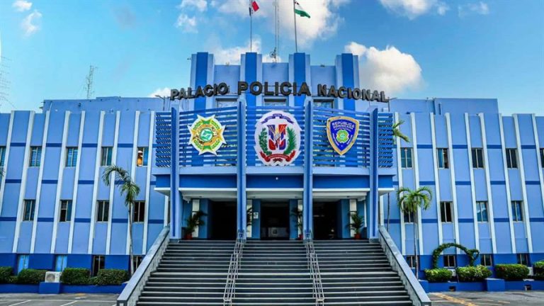 Policia Nacional  Suspende coronel y capitán por robo de dinero en San Cristóbal